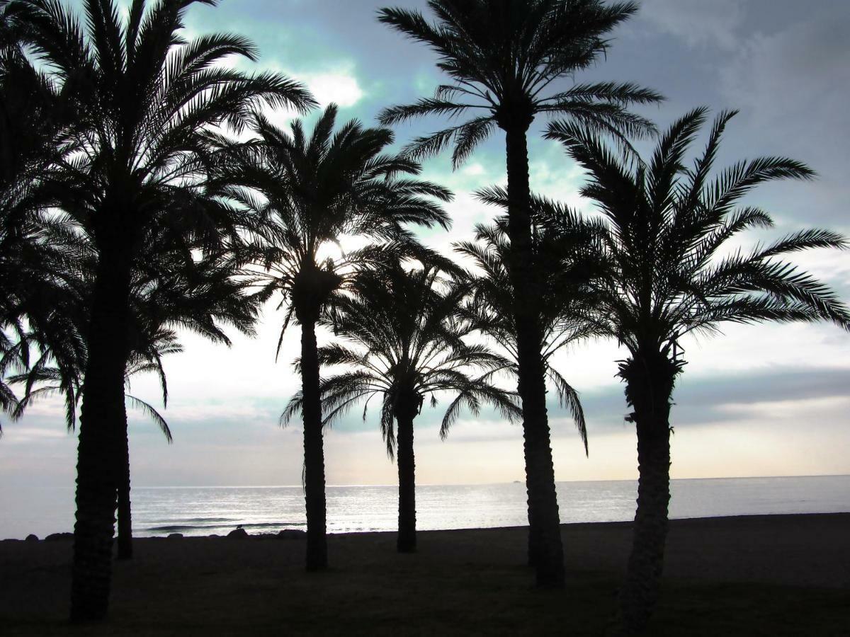 Carihuela Beach Торремолинос Экстерьер фото